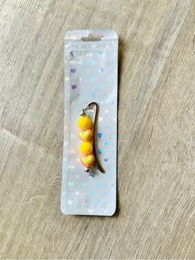 NEW📚 Handcrafted Yellow Heart Beaded Bookmark OS
